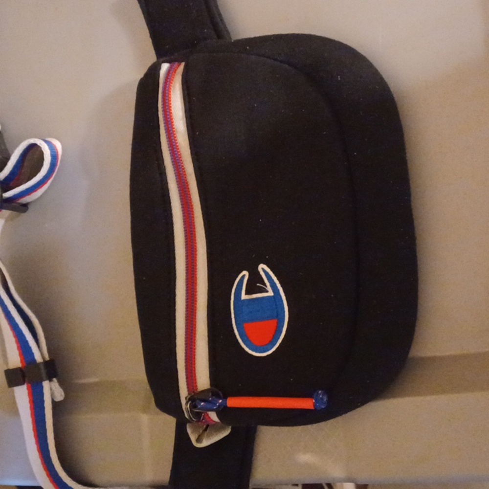 Champion fanny pack black os